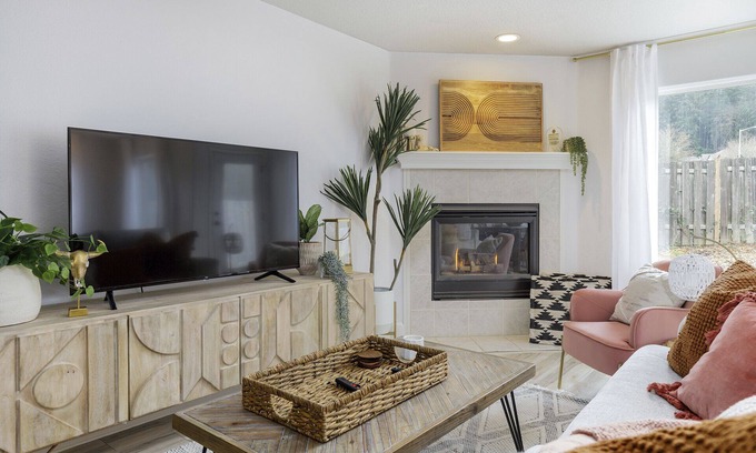 Neighbors Southwest House | Walkable 4BDR Charmer - Close to Wine Country and Downtown!