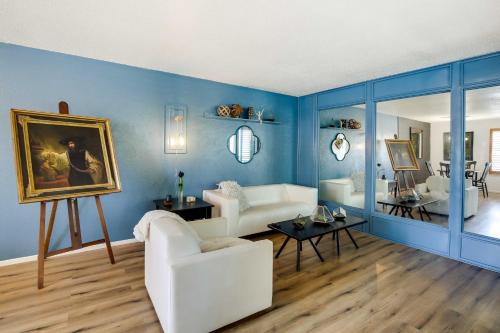 Knox - Henderson Apartment | Walkable Dallas Vacation Rental with Community Pool!