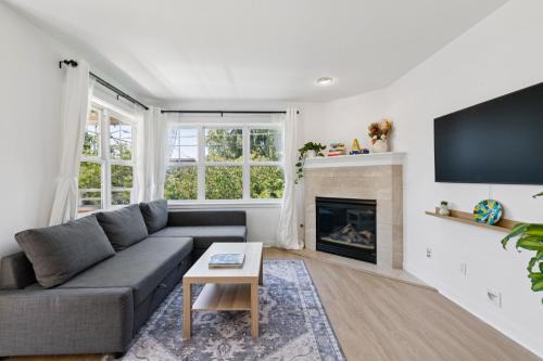 East Queen Anne Apartment | Walkable Seattle Gem Close To Everything condo