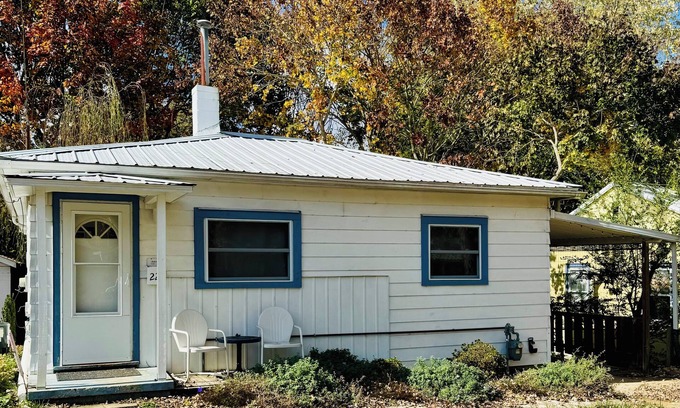 Falconhurst House | Walkable WAVL Home w/Hot Tub & Yard
