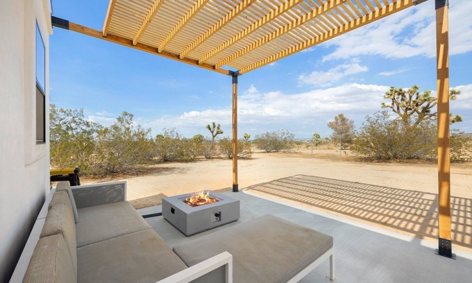 Yucca Valley House | ☾✩☽ Walker Ranch - Cozy and Romantic Cabin with Fire Pit ☾✩☽