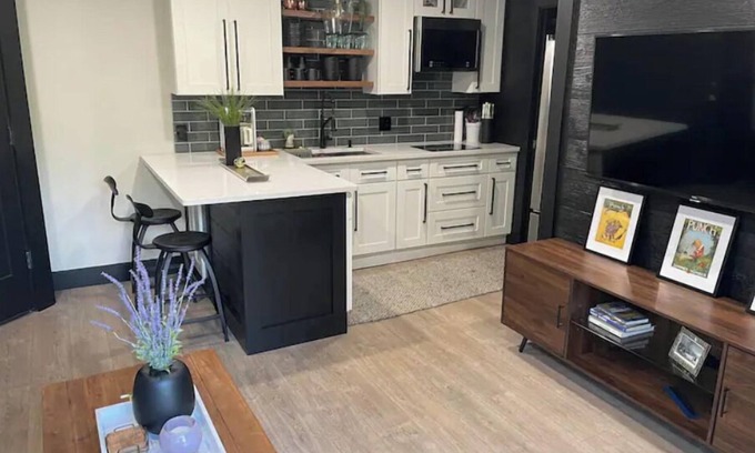 Harriman Villa | Walker Top Private Quiet Luxury 1 Br. Villa
