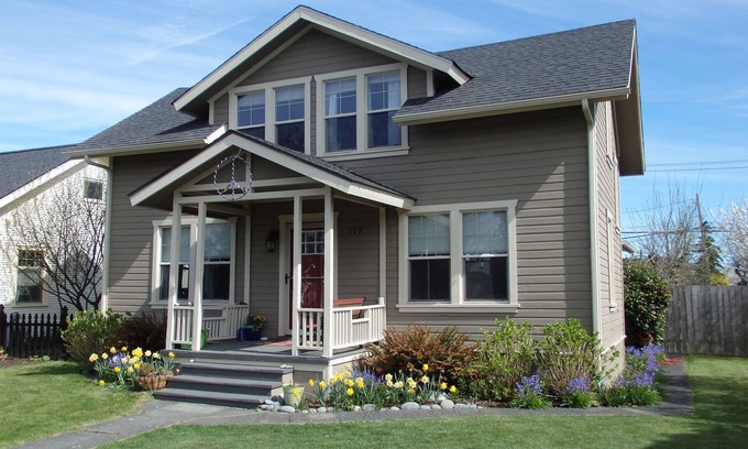 Port Angeles House | Walking Distance to Downtown shopping, food, Ferry, and gateway to the Olympi