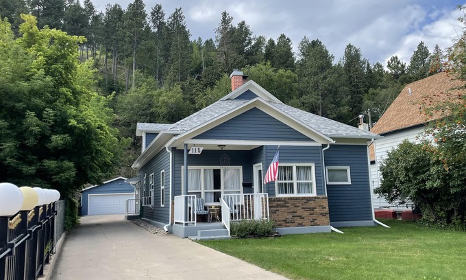 Deadwood House | Walking distance to Downtown Historic Main Street and Outlaw Square
