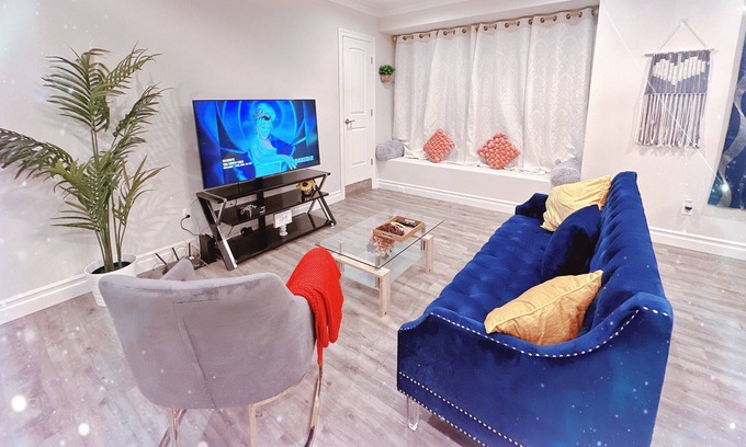 Arcadia Condo | Walking distance to restaurants in prime Arcadia