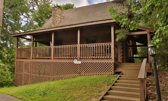 Gatlinburg - Pigeon Forge Cabin | Walking Distance to Fishing Ponds, Putt Putt, Swimming Pool & More Amenities!