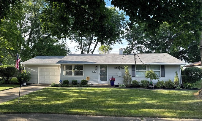South Bend House | Walking Distance to Notre Dame & Shopping