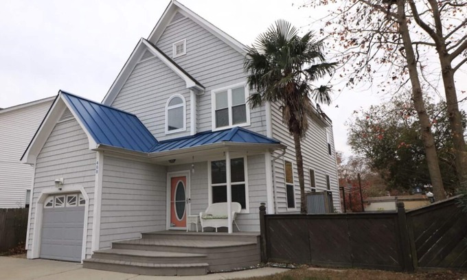 Dam Neck House | Walking distance to Something In The Water
