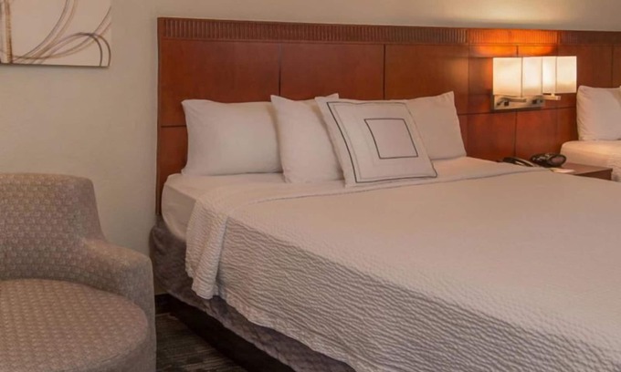 Rosslyn Apartment | Walking Tour in Washington Monument! w/Picnic Area, Pets Allowed