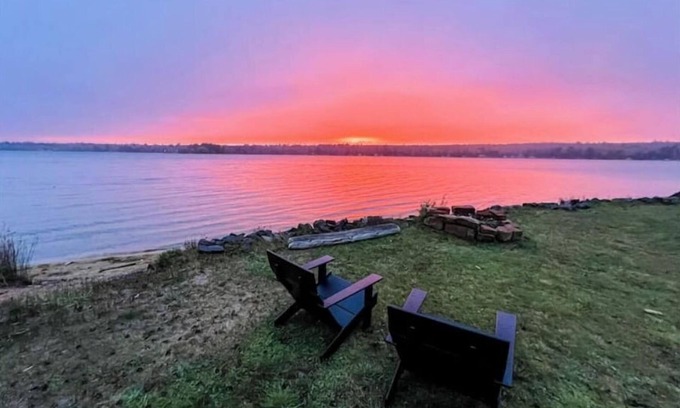 Houghton House | Walleye Point Lakeside Retreat