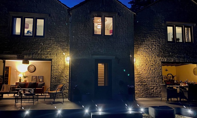 Kingscote Other | Walnut Farm, Kingscote, Cotswolds - Unique farm stay