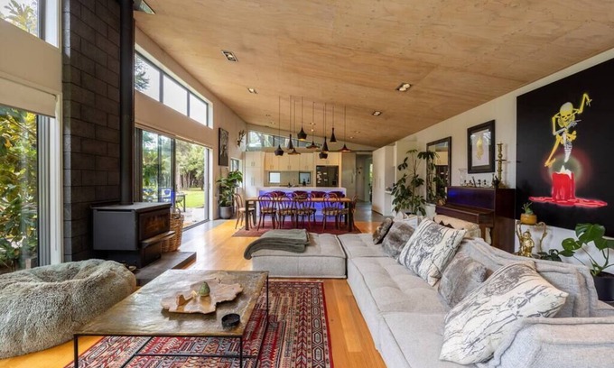 Albert Town House | Wanaka's most stunning views of Mount Iron in a secluded and private setting