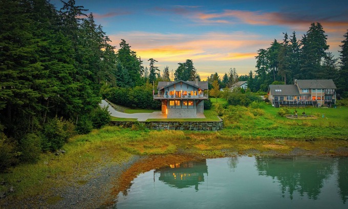 Juneau House | Wander Alaska Glacier