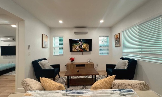 Los Angeles House | Wanderer's 2B1B Haven