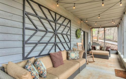 Big Canoe House | Wanderers Den - Peaceful mountain views Wifi and homey comforts