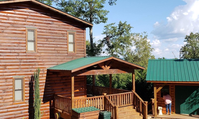 Murphy Cabin | Wanderlust! Cozy 2-bedroom cabin with Mountain Views in lovely Murphy with WiFi