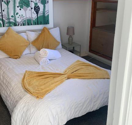 Thornton House | Wandsworth, South London Deluxe King Room 4