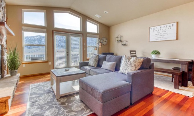 Wapato Point House | Wapato Ridge: (205)