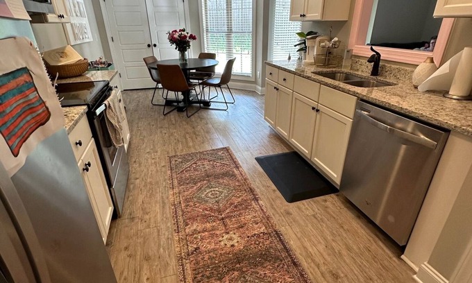 Auburn - Opelika House | WAR-TO-THE -EAGLE townhome in the loveliest village on the Plains!