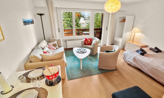 Lens Apartment | Warm and peaceful studio