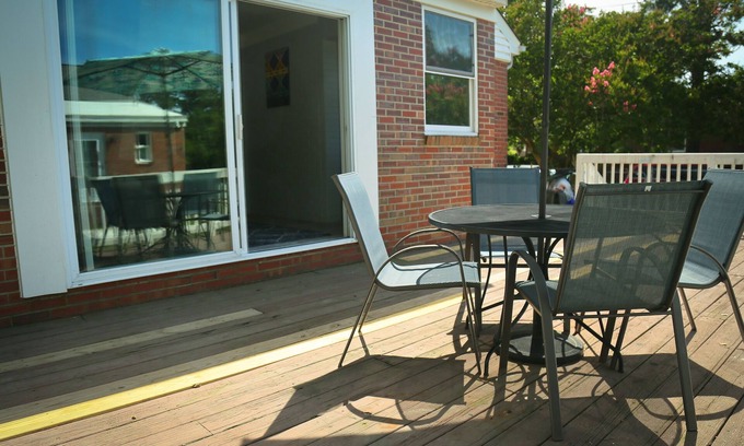 Norfolk House | Warm Gem near base/school/ hospitals
