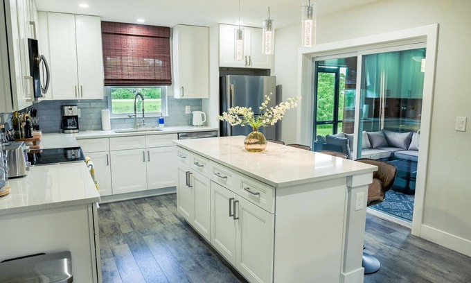 Warm Mineral Springs House | WARM Mineral Spring 3BR/2BA home