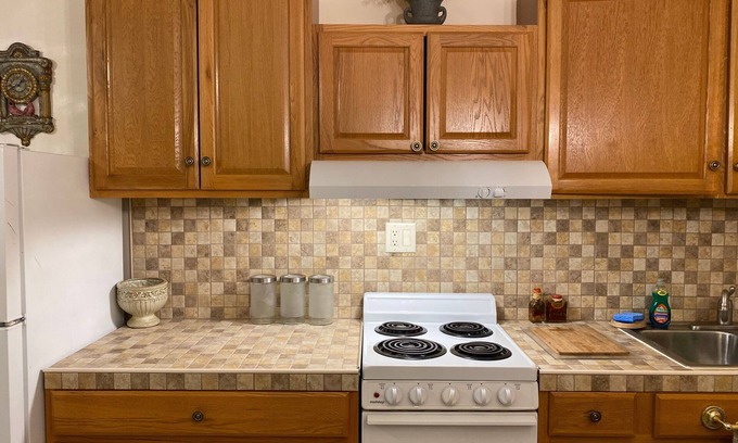 Warm Mineral Springs Apartment | WARM MINERAL SPRINGS SPACIOUS LAKEFRONT APARTMENT