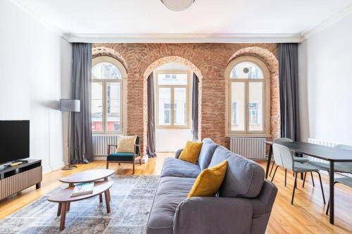Galata Apartment | Warm Rustic Charming 2bd Galata Wpatio Gem! #320