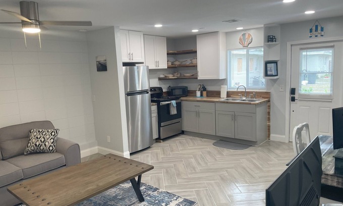 North Port Apartment | Warm Waters Escape: Cozy 1-BR Apartment with AC, WiFi in Welcoming North Port