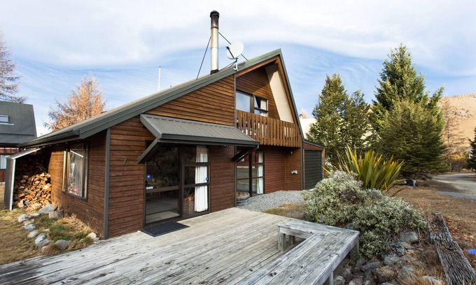 Castle Hill Ski Chalet | Warmest home in the village - stunning mountain views!