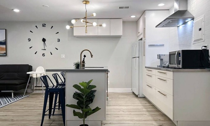 Jersey City Apartment | Washer Dryer King Beds Crib NYC&EWR 6ppl