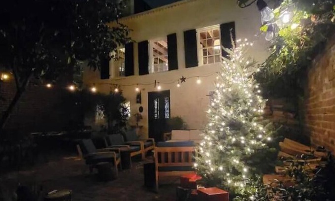 Old Town Alexandria House | Washington Family Home - National Treasure, Est 1750 located at 107 S Lee Street