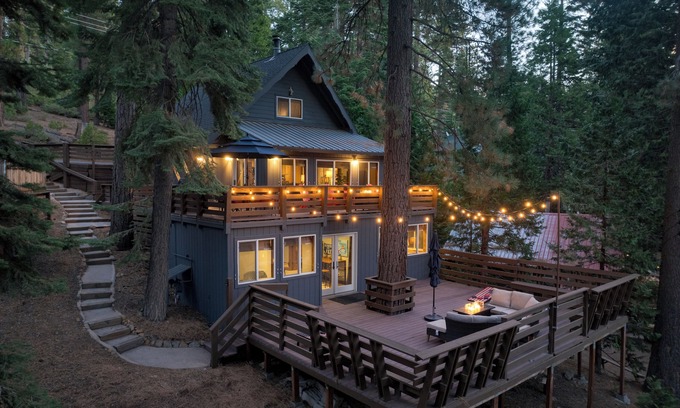 Sunnyside House | Washoe Way by AvantStay | Luxury Tahoe Retreat | A+ Location w/Beach Access