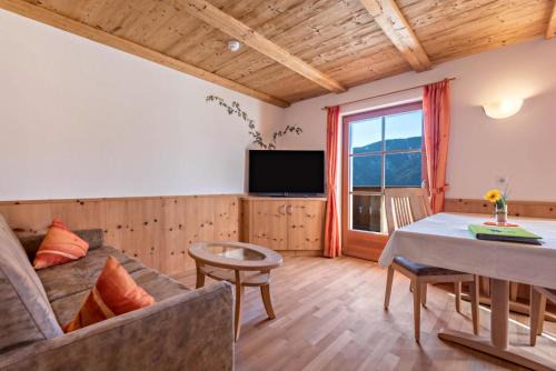 Albions Apartment | Wasserfall Moarlhof Kastelruth