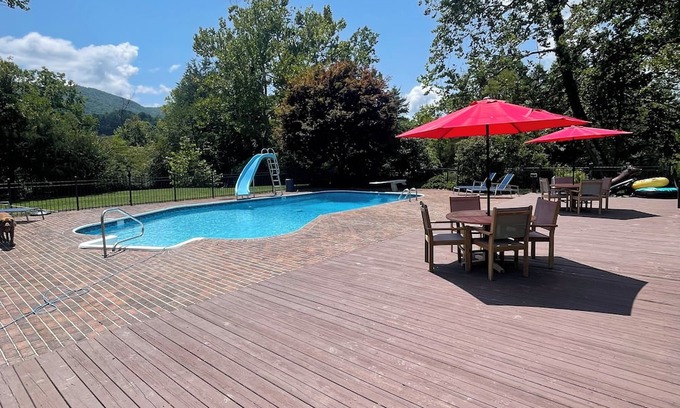 Elizabethton House | Watauga River Riverfront Paradise On Upper End Of River 8+ Acre Private Estate