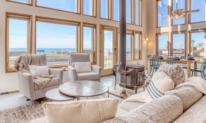 Yachats House | Watch the Waves Crash from this Ocean View, Dog-Friendly Home!