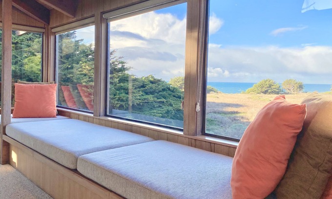Sea Ranch House | Watch the waves crash in the distance