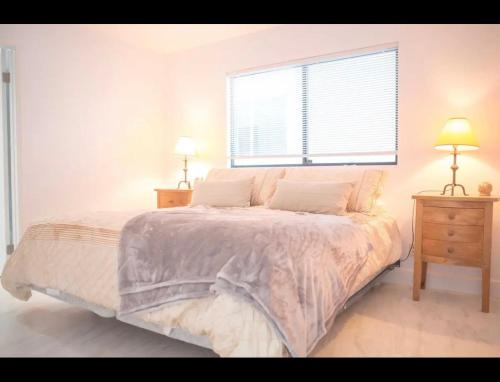 Belmont Shore Apartment | Water Front Belmont Shores Get away !