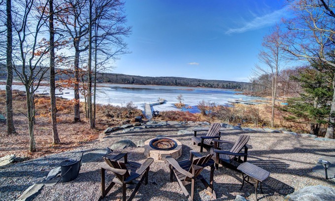 Rowland House | Water front boating, fishing, swimming, ski, golf, horseride, hike & more!