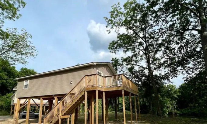 Hardy Cabin | WATER FRONT Cabin on stilts!