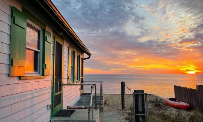North Truro Cottage | Water Front Days Cottage #15 (2255)