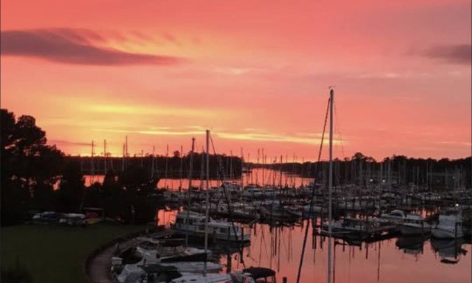 Fairfield Harbour House | WATER FRONT! Marina Family friendly, Complimentary Pool Access