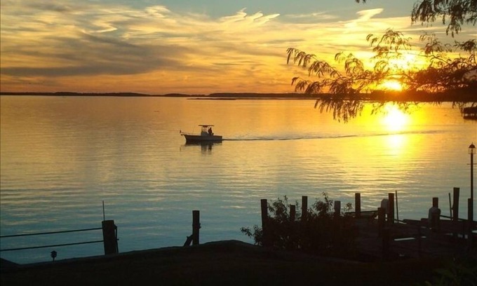 Chestertown House | Water Front Retreat - Sunrise and Sunset Water Views - Lots of Amenities