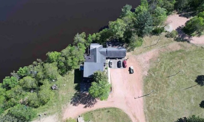 Mosinee RV Rental | Water front South RV site right on the lake.