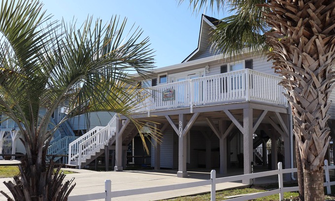North Myrtle Beach House | WATER FRONT, PRIVATE POOL, PET FRIENDLY, WIFI, OUTDOOR PARADISE!