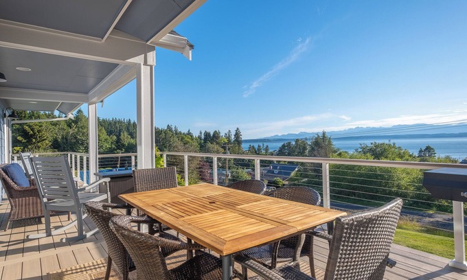 Freeland House | Water & Mountain Views: Escape to Whidbey Island!
