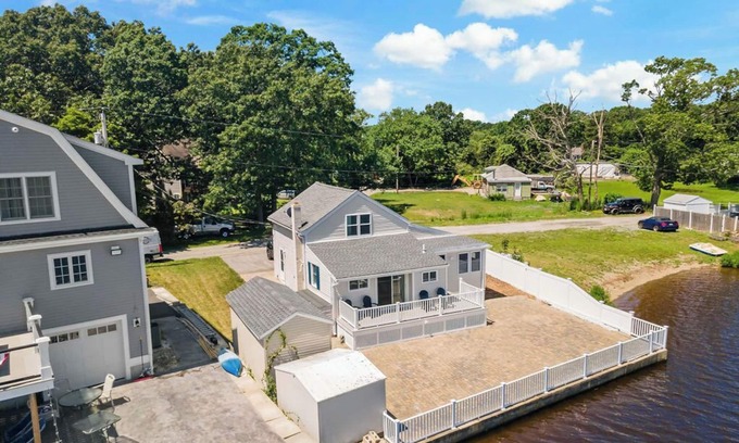 Dighton House | Water's Edge CottagenExperience serenity at our sweet, tranquil waterfront home!