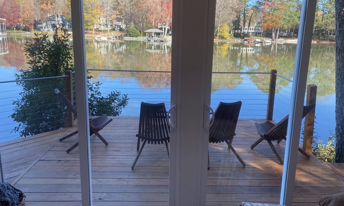 Lake Wylie Cottage | Water's Edge Lakefront Escape On Lake Wylie!