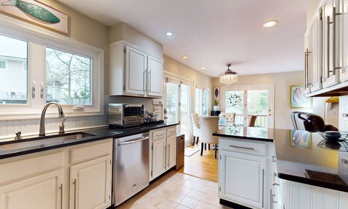 Arundel on the Bay House | Water-view escape with WFH desk & entertainer's deck - dog-friendly