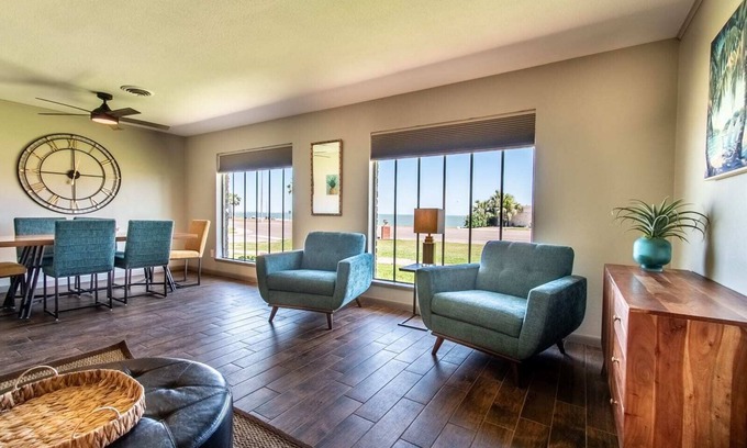 Bay Area House | Water View, Ocean Drive Retreat Awaits